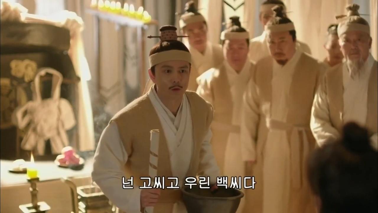 E03