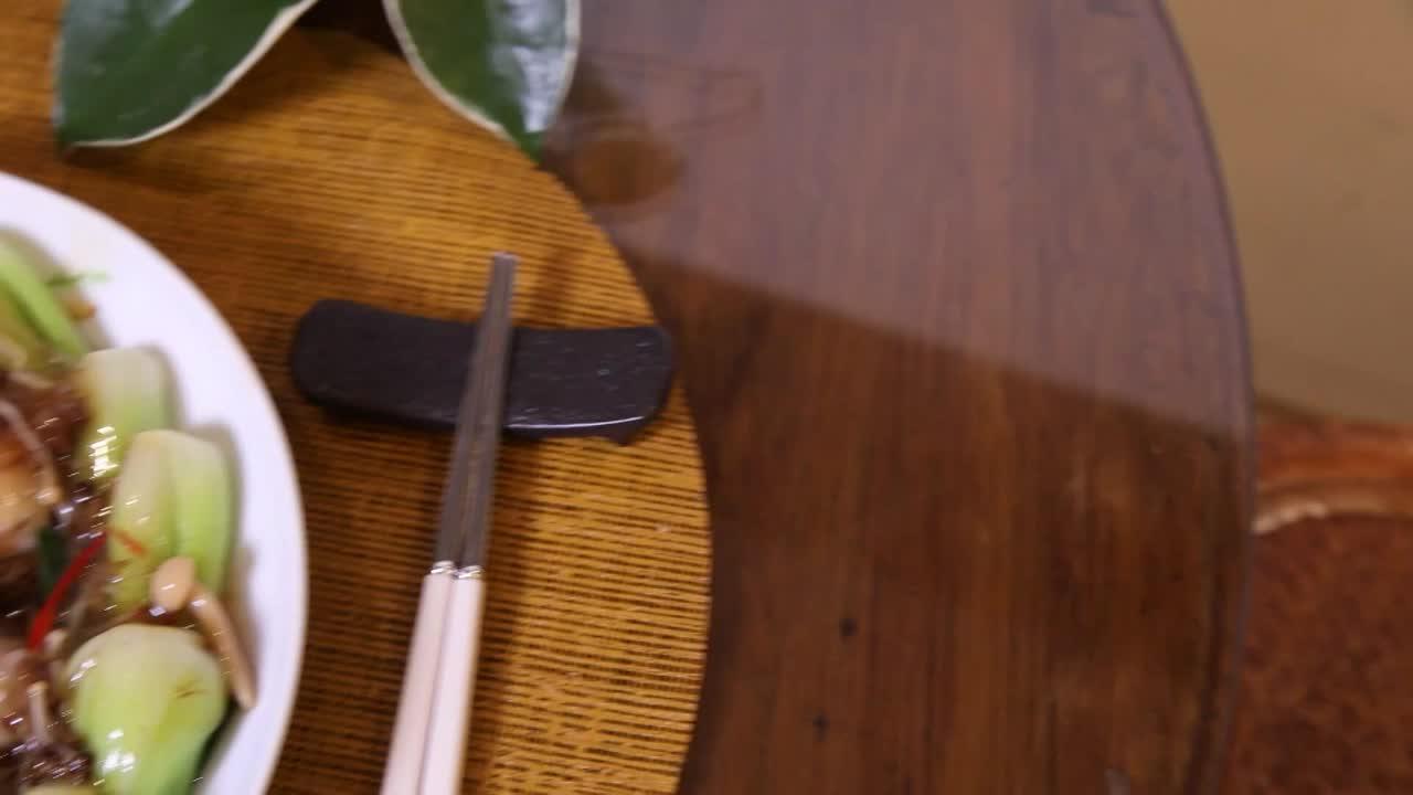 854회