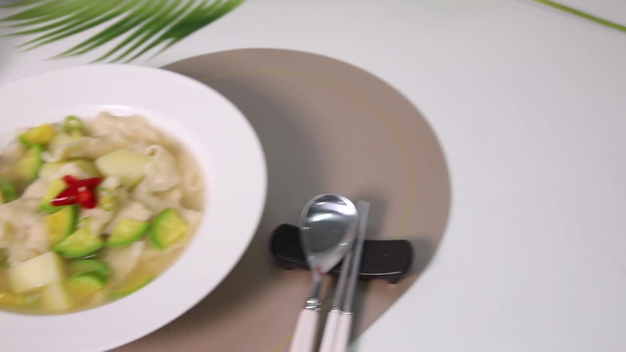 856회