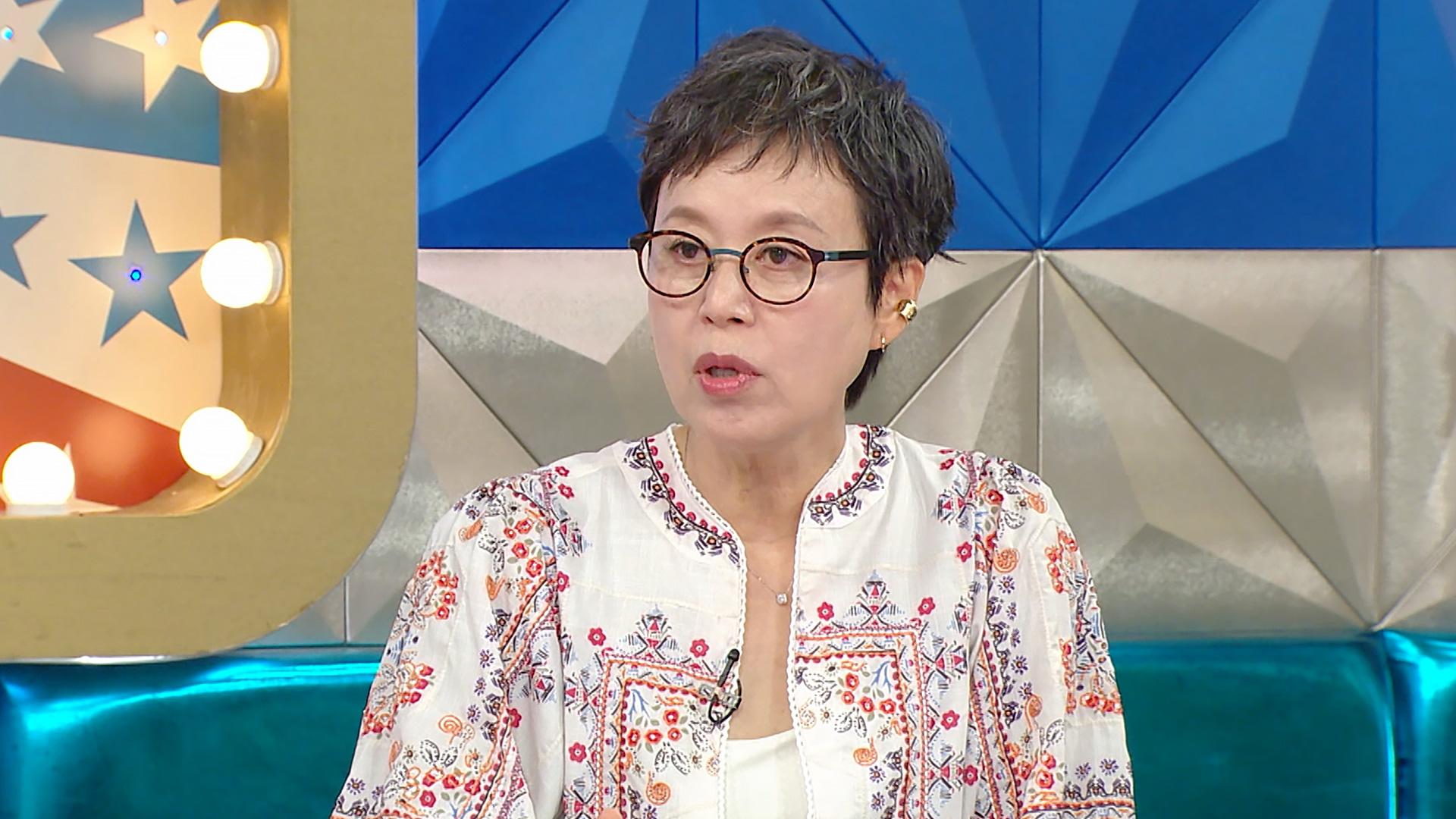 983회